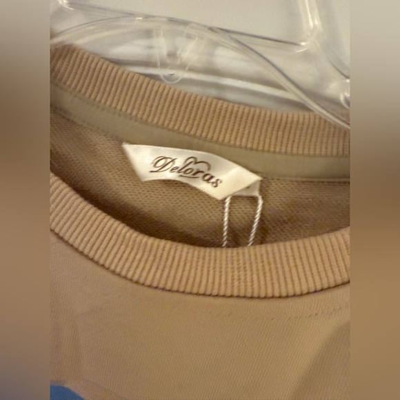 Nwt New Sweater with Cat Graphic - Picture 4 of 9